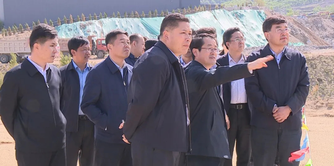 五莲县委书记召开矿山石材业绿色发展整治提升工作领导小组现场办公会议